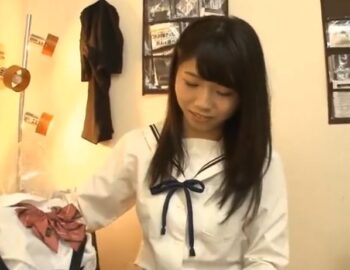 VRオナしてたらいつの間にかパイパン妹が跨ってて中出し！女子校生妹痴女中出しフェラ近親相姦のエロ動画