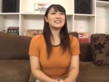 服着ててもエロいカラダの明るいお姉さんに素股依頼から挿入！巨乳素人お姉さん中出しナンパのエロ動画