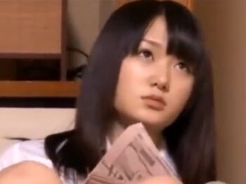 媚薬チンポぶち込まれておもらしガチイキ晒しちゃったJK！女子校生美少女顔射レイプのエロ動画