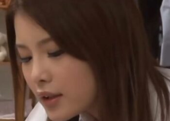 痴女お姉さんがイヤらしいパンスト美脚で妹の彼氏を誘惑して禁断の逆NTR！巨乳お姉さんパンストのアダルト動画