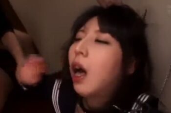 鎖で繋いだ美少女JKを徹底的にイラマ拷問して肉便器に調教する鬼畜集団！女子校生美少女イラマ...