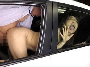 【澤村レイコ】教習所に通う熟女人妻が仮免教習中の車内で性的ハラスメント教官に犯され寝取られ昇天!!！中出しフェラぶっかけのアダルト動画