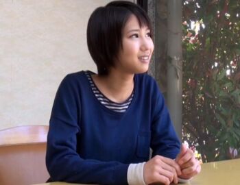 競泳水着を着ながらプールの中で大量種付けされるクイック中出し！美少女水着中出し3P湊莉久のアダルト動画